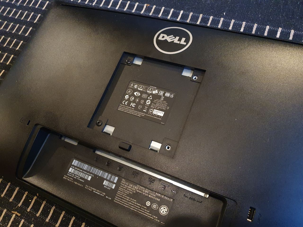 dell p2419h vesa mountable